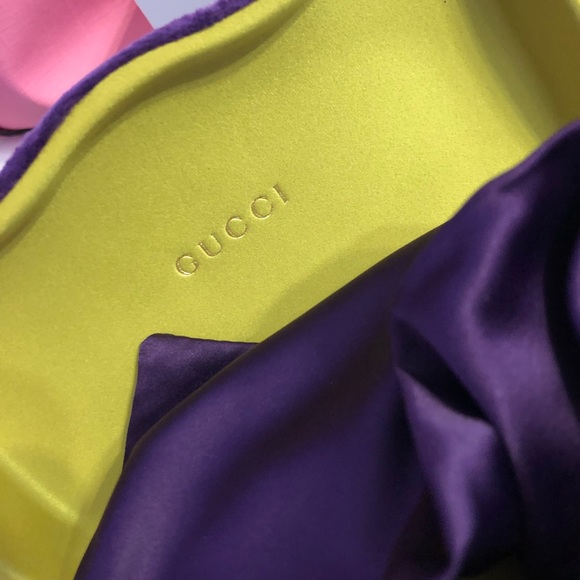 Gucci sunglasses with velvet case - Picture 5 of 10